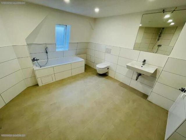 Ihr neues Zuhause wartet: 4 Raum Wohnung mit Komfort Badezimmer und großzügigem Wohnambiente!