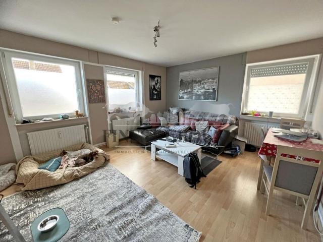 Ihr neues Zuhause wartet: Stilvolle 3 Zimmer im 1. Obergeschoss Inkl. Küche & Garage