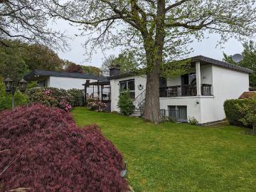 Ihr neues Zuhause! Einfamilienhaus mit Einliegerwohnung in ruhiger Lage