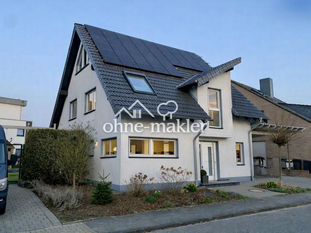 Ihr neues Zuhause: Einfamilienhaus mit Pool, Wärmepumpe, PV Anlage und Kamin