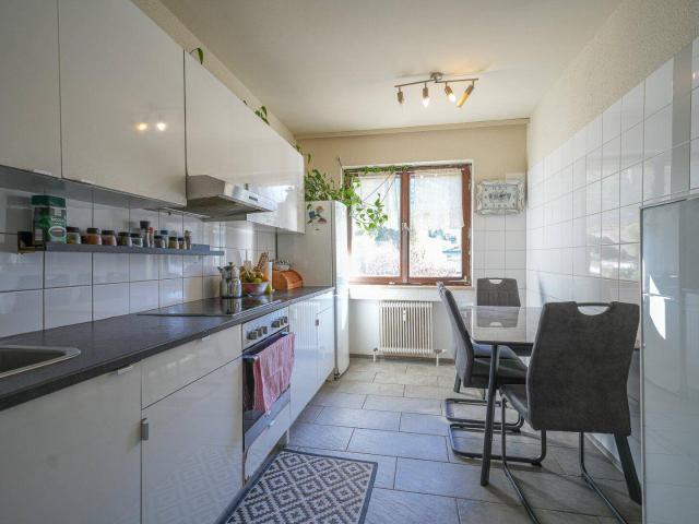 IHR neues Zuhause. Großzügige 5,5 Zimmer Wohnung mit südseitiger Loggia