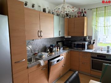 ihr neues zuhause in top lage! attraktive 3 zimmer wohnung mit wohlfühlcharakter, grünblick, separater küche und viel potenzial – provisionsfrei & unbefristet!