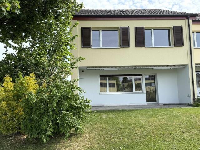 Ihr neues Zuhause in Buchs charmantes Reihen Eckhaus an zentraler Lage