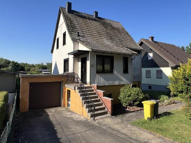 Ihr neues Zuhause in Gera: Einfamilienhaus mit Garage und praktischem Nebengelass!