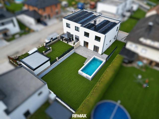Ihr neues Zuhause in Reichersdorf – Doppelhaushälfte mit Pool & Traumgarten