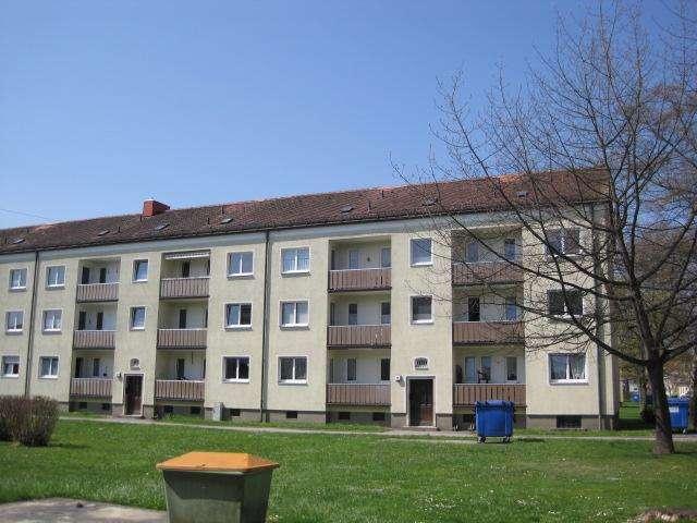 Ihr neues Zuhause mit Balkon: Frisch renovierte 3 Zimmer Wohnung mit Tageslichtbad