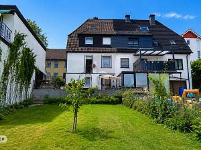 IHR NEUES ZUHAUSE MIT HERRLICHER GARTENOASE