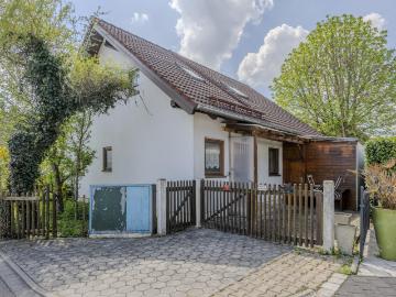 Ihr neues Zuhause mit Potenzial: Einfamilienhaus mit 5 Zimmer und herrlichen Garten
