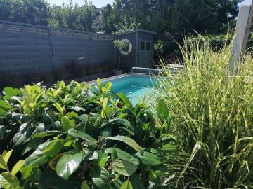 Ihr neues Zuhause mit Pool und gepflegtem Garten in Seenähe