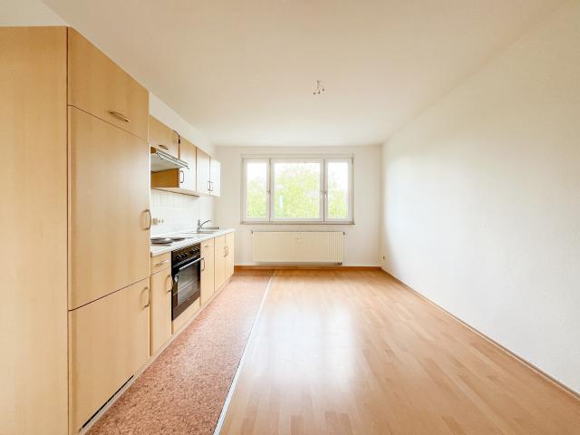 Ihr neues Zuhause: Renovierte Wohnung mit Einbauküche in ruhiger Lage