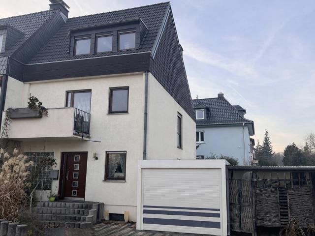 Ihr neues Zuhause: Reihenendhaus in Offenbach mit Garten & Garage !