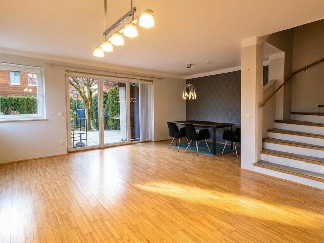 Ihr neues Zuhause: Sonniges Eckreihenhaus mit Dachgeschoss & Südgarten