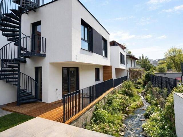 Ihr neues Zuhause – Stilvolle Doppelhaushälfte mit einzigartiger 360° Dachterrasse!