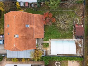 Ihr neues Zuhause: Stilvolles Einfamilienhaus mit Pool in ruhiger Lage