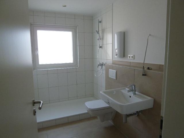Ihr Plus an Wohnkomfort: Einbauküche, Designboden und Loggia