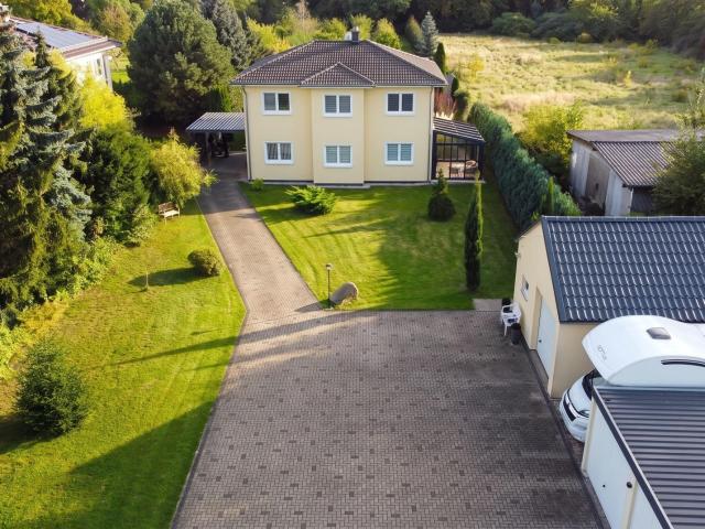 Ihr privater Süden bei Leipzig: Stadtvilla auf 3.283 m² mit Wintergarten & Hot Tub – provisionsfrei
