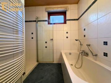 Raum für Familie, Sommer und Lebensqualität – Haus mit Pool und Terrassen