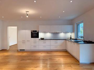 Ihr Wohlfühl Zuhause in Niederau – elegante Wohnung mit Designküche und Balkon mit Bergblick