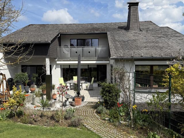 Ihr Wunschtraum, wir haben Ihn! Ehemaliges Ärztehaus mit Pool und weiteren Überraschungen