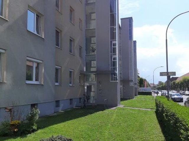 Ihr traumhafter Rückzugsort zum Wohlfühlen: geräumige 3 Zimmerwohnung mit sonnigem Balkon, hellem Bad und praktischen Extras in attraktiver Lage mit guter Infrastruktur und vielfältigen Freizeitmöglichkeiten!