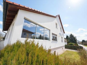 Ihr Traumhaus in Gloggnitz: Gepflegtes Einfamilienhaus mit Loggia und Garage!