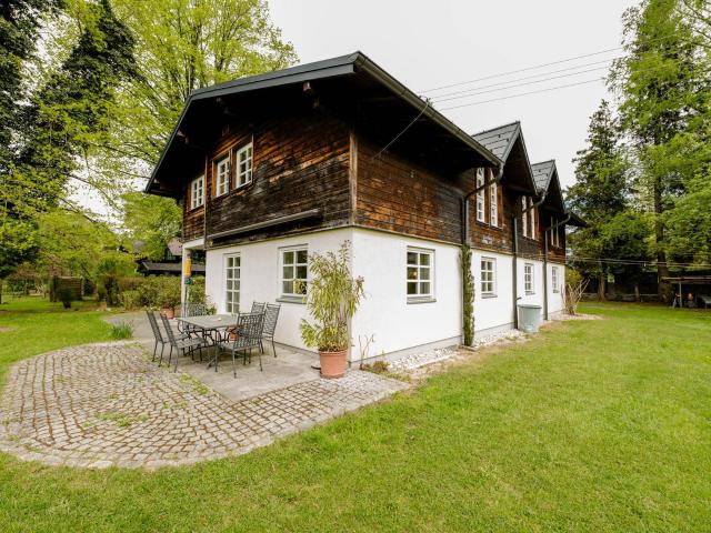 Ihr Zuhause am Mondsee – charmanter Altbau auf großzügigem Sonnengrundstück