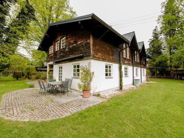 Ihr Zuhause am Mondsee – charmanter Altbau auf großzügigem Sonnengrundstück