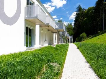 IHR ZUHAUSE IM GRÜNEN Stilvolle 4 Zimmer Wohnung mit separater Küche, Balkon & Parkplatz