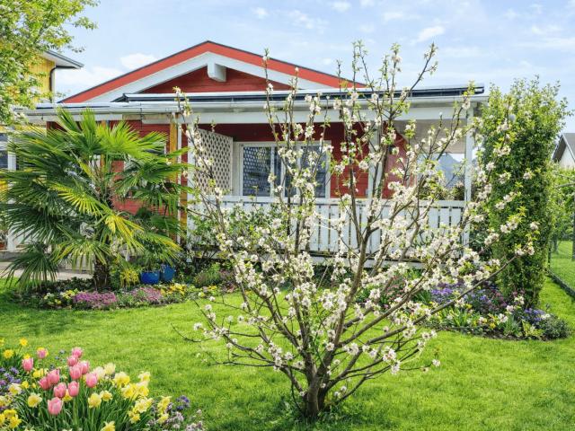 Ihr Paradies mit Garten: Modernes Holzriegelhaus mit 2 Terrassen auf Baugrund