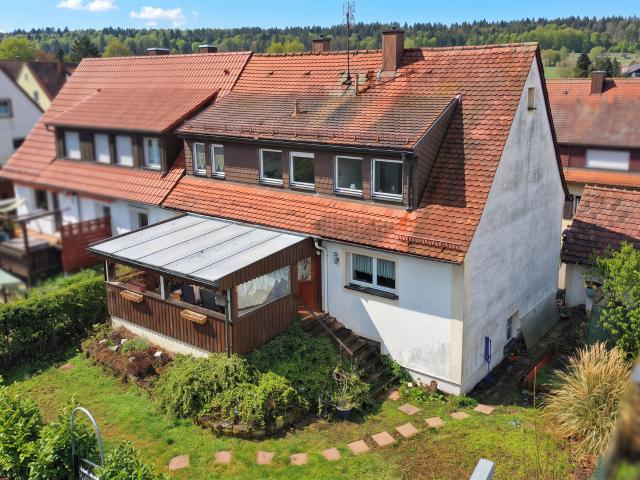 Ihr Zuhause mit Perspektive: Charmante Doppelhaushälfte mit Garten in Keltern Weiler
