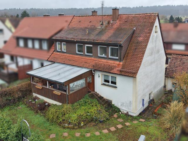 Ihr Zuhause mit Perspektive: Charmante Doppelhaushälfte mit Garten in Keltern Weiler