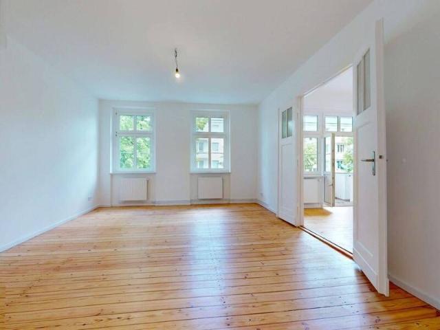 Ihre neue Traumwohnung saniert, Altbaucharme, Balkon, 3 Zimmer, Einbauküche!