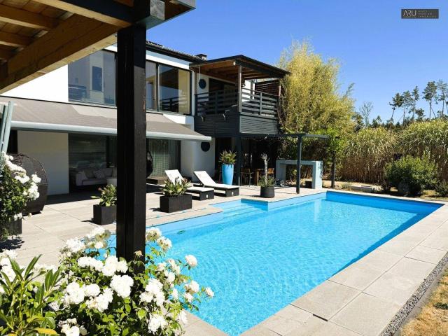 Ihre Oase im steirischen Thermenland Modernes, naturnahes Wohnen mit exklusivem Interieur, dort, wo Wellness und Golfen zum Alltag gehören