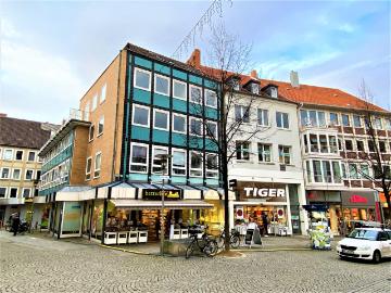 Ihre 3 Zi. Wohnung mit NEUER Einbauküche und Potential im Herzen der Stadt
