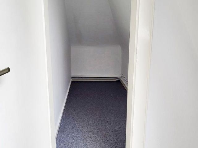 Ihre 3 Zi. Wohnung mit NEUER Einbauküche und Potential im Herzen der Stadt