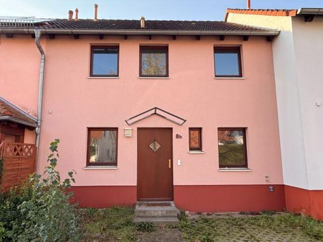 II frisch renoviertes Reihenmittelhaus mit Stellplatz und Garten in ruhiger Lage II sofort frei