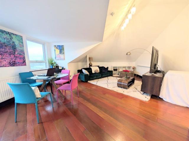 Iona Crescent, Cippenham SL1, 2 bed flat to rent, £1,500 pcm | PrimeLocation