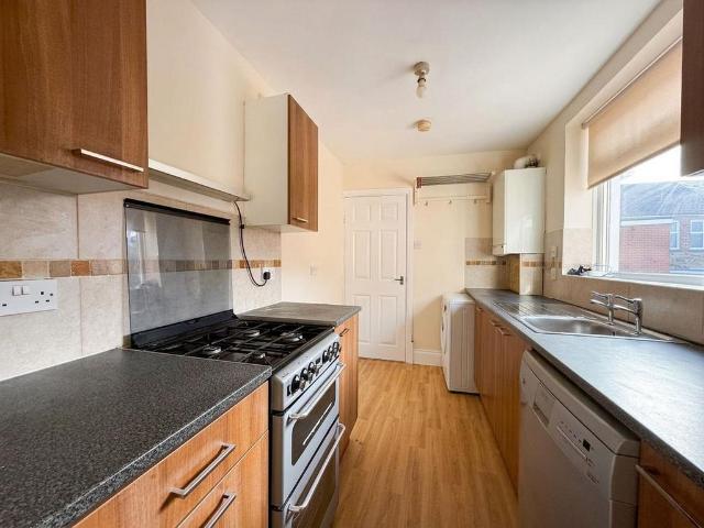 Iona Road, Gateshead, NE10 3 bed flat to rent £695 pcm £160 pw