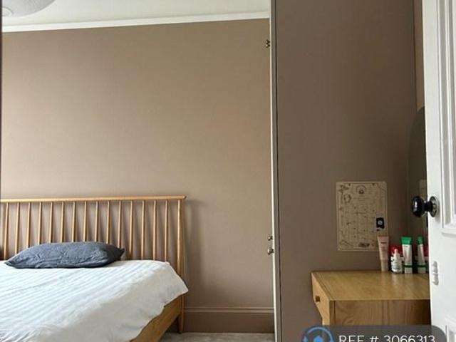 Iona St, Edinburgh, EH6 2 bed flat to rent £1,300 pcm £300 pw