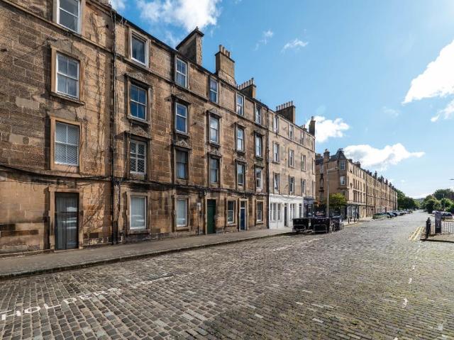 Iona Street, Leith, Edinburgh, EH6 4 bed flat to rent £2,800 pcm £646 pw