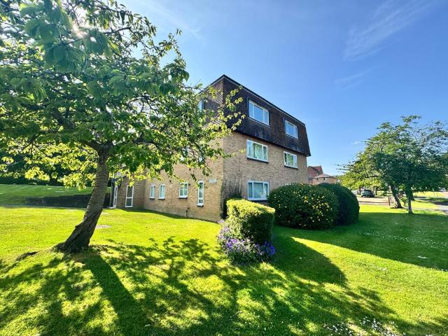 Iona Way, Haywards Heath, RH16 2 bed flat to rent £1,350 pcm £312 pw