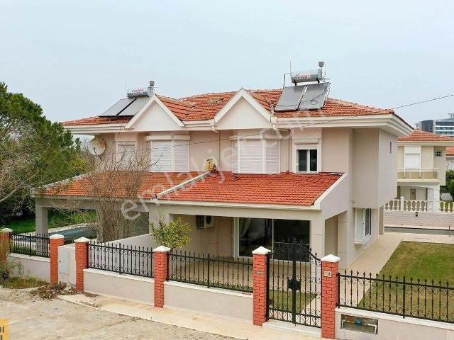 Ilıca Plajına Yakın Full Tadilatlı Muhteşem Villa!
