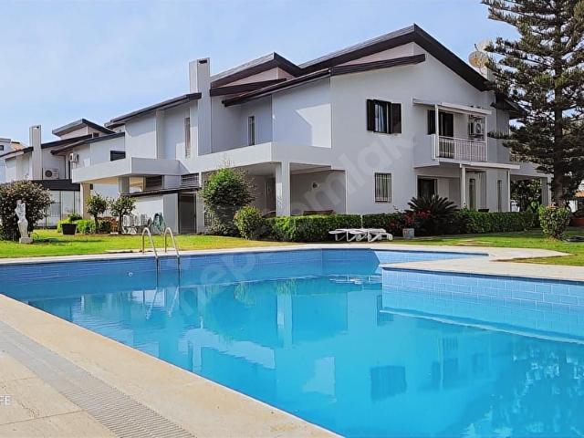 Ilıcada Komple yenilenmiş herşeyi sıfır 4+1 Havuz önü yeni villa