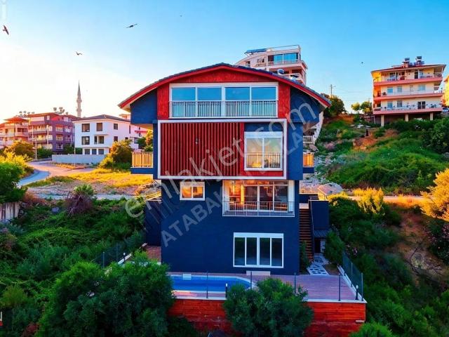 Ilıca'da Satılık 7+1 Forleks Villa