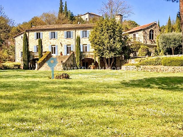 Domaine d'exception au bord de l'Ardèche avec maison de Ma