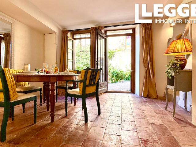 Il ne vous reste plus qu'à apporter votre valise ! Maison de village clé en main avec cour intérieure à Caunes