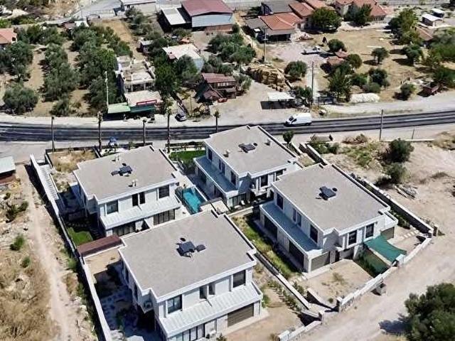 Ilıpınarda Cadde Üstü Satılık 2+1 Müstakil Bahçeli Dubleks Villa