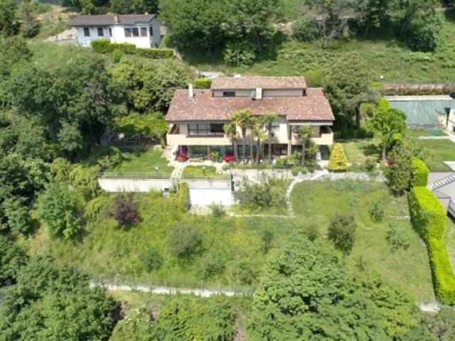 Il paradiso perfetto per le famiglie Spaziosa casa 10.5 locali a Tremona