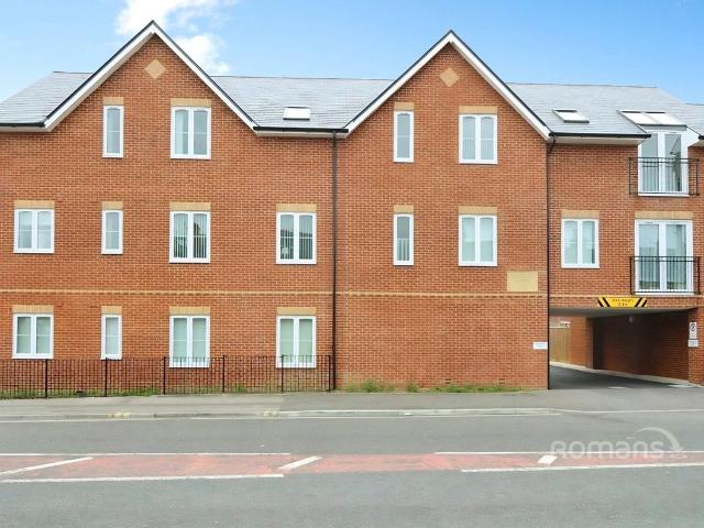 Ilmdeen Court, 33 Queens Road, Farnborough GU14, 2 bed flat to rent, £1,350 pcm | PrimeLocation