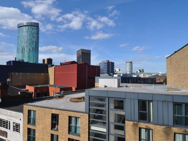 Iland Apartment, Birmingham B5, 2 bed flat to rent, £1,100 pcm | PrimeLocation